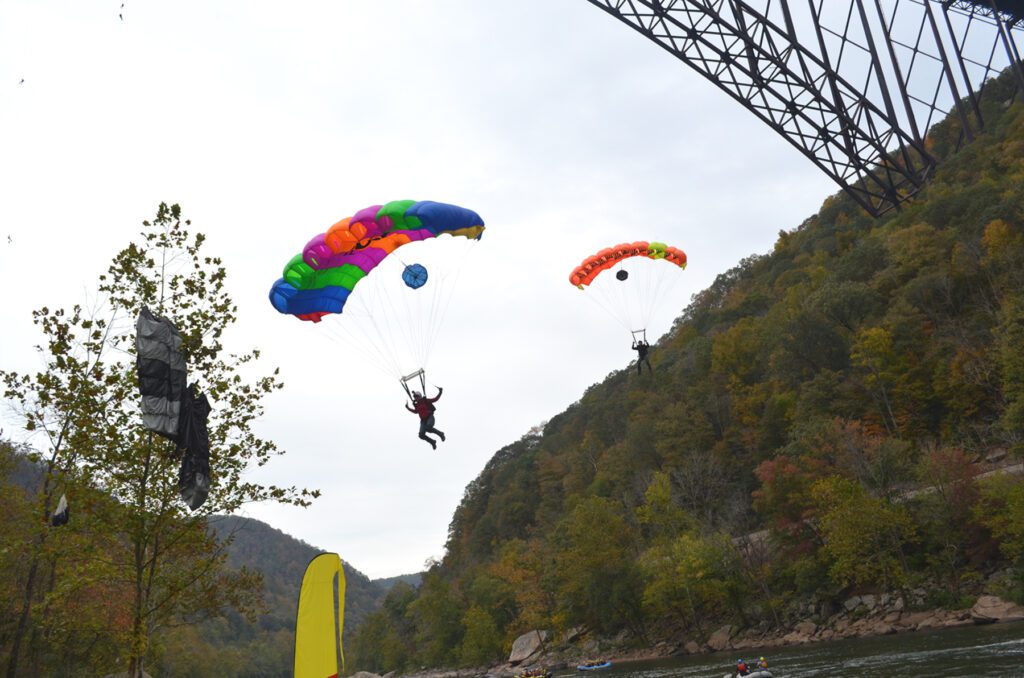 Adventure Activities : Base jumping - Royal Gorge Bridge